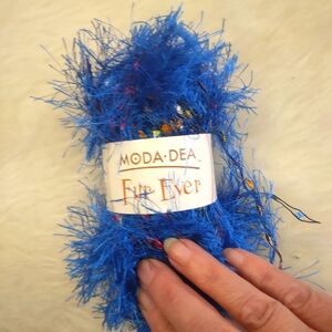 YARN Moda-Dea Fur Ever In Blue Heaven